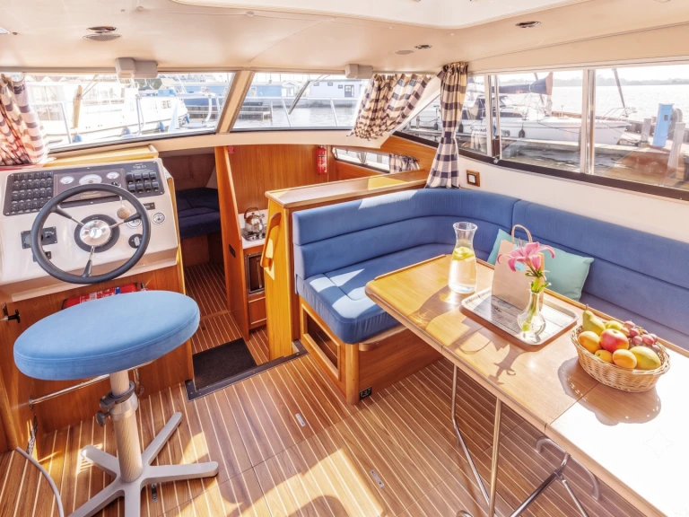Boat rental Pénichette Europa E.500 in Nieuw-Loosdrecht on Samboat