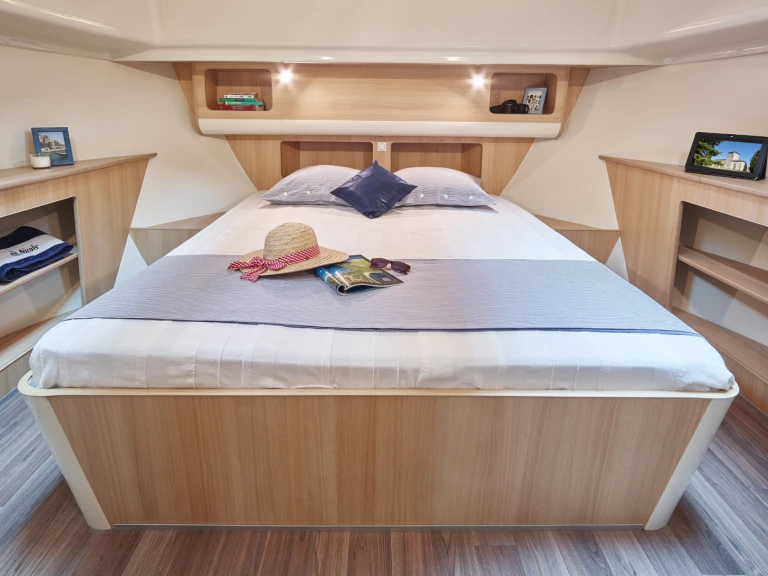 Motorboat rental in Avignonet-Lauragais - Nicols Yacht Nicols Estivale Sixto Prestige C