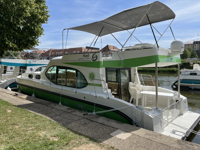 Rent a Nicols Yacht Nicols Quattro Fly C Green Saverne