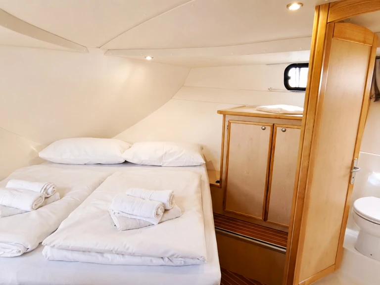  Tarpon 37 DP charter bareboat or captained in  Bernburg (Saale)