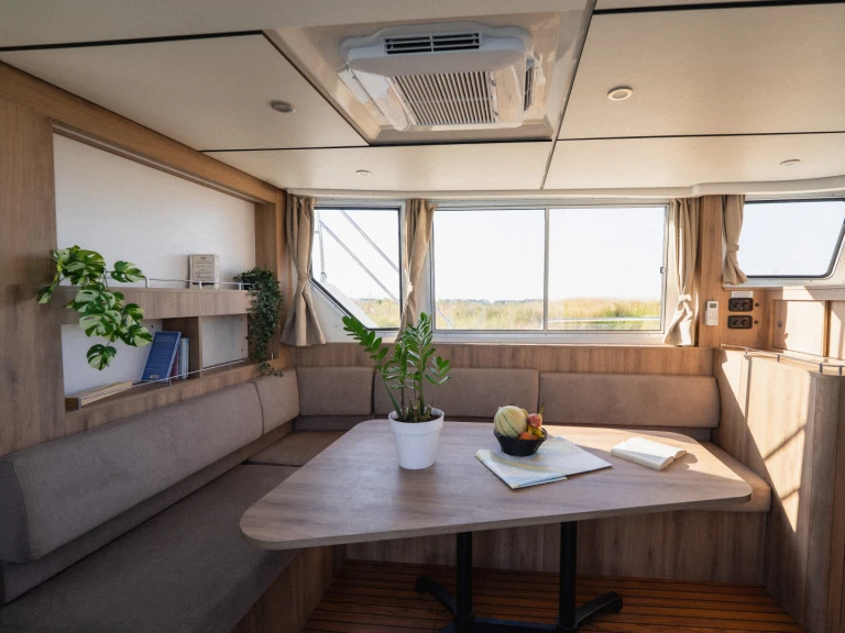 Houseboat rental with or without captain Pénichette Dole