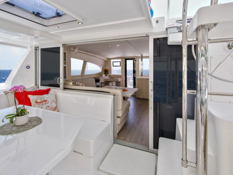 Yacht charter Procida cheap Leopard 40