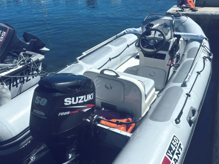 RIB rental in Carro - Valiant Valiant 450 Vanguard