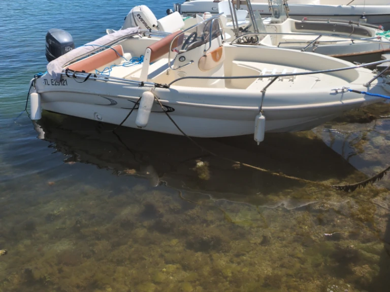 Rent a TA MARE Jaguar 17 Saint-Chamas