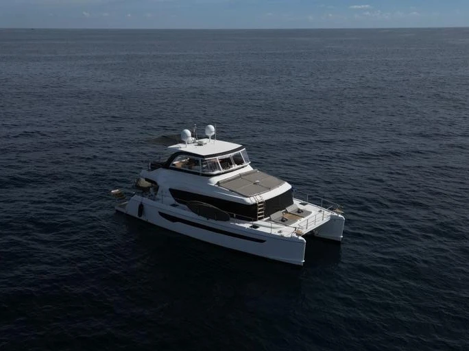Bareboat Rental Luxury Yacht Iliad with a boat licence
