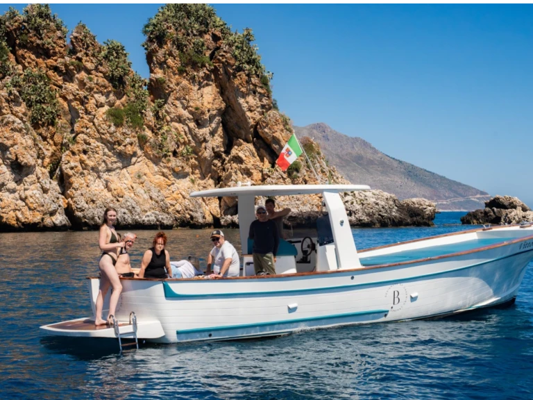 Boat rental Gozzo Siciliano in Castellammare del Golfo on Samboat