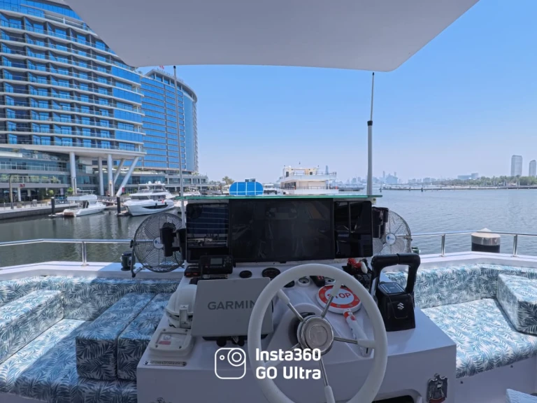 Motorboat rental in Dubai Marina - 101 Marine 101
