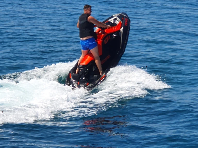Motorboat rental with or without captain Doqueve Marbella