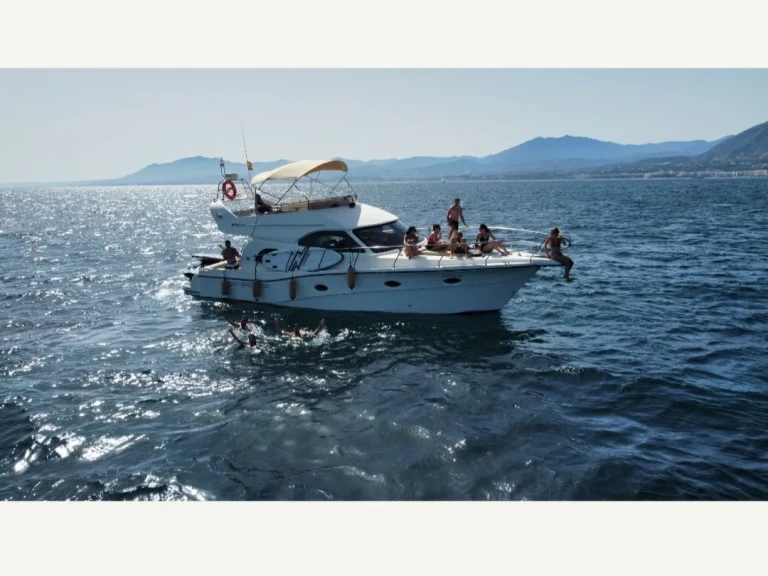 Bareboat Rental Motorboat Doqueve with a boat licence