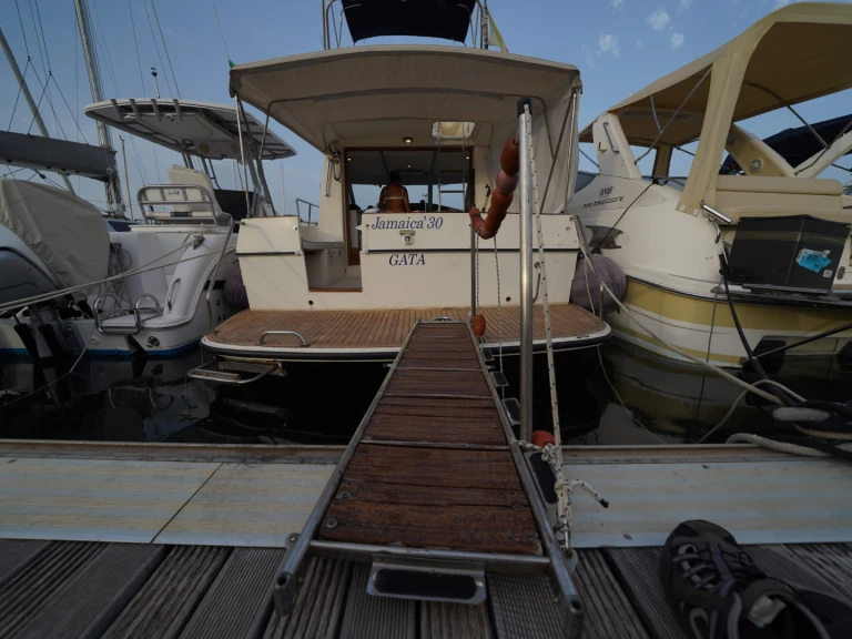 Bareboat Rental Motorboat Gibert Marine with a boat licence
