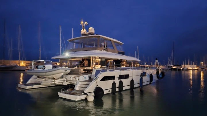 Boat rental Lagoon Lagoon 630 Motor Yacht in Barcelona on Samboat