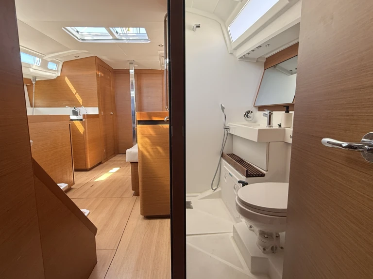 Sailboat rental with or without captain Jeanneau Pula