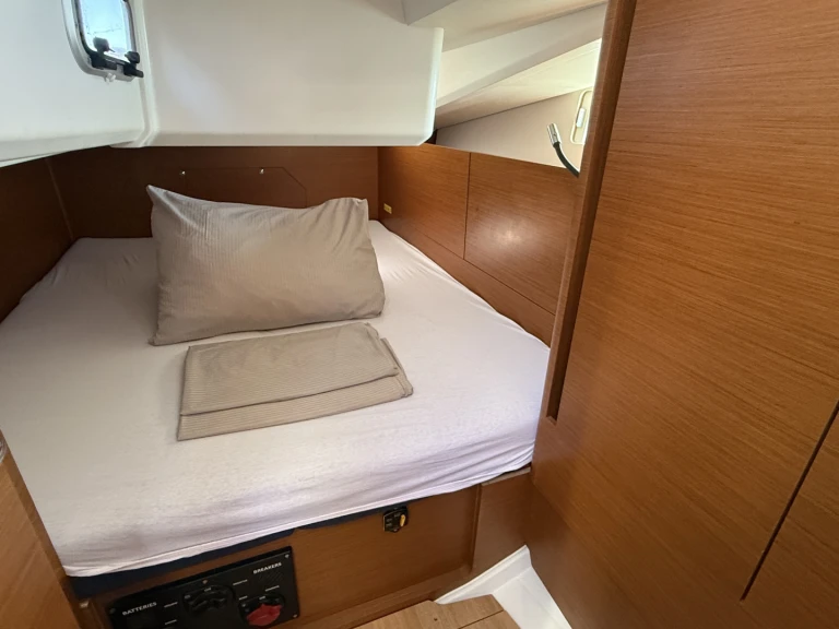 Yacht charter Pula cheap Sun Odyssey 440