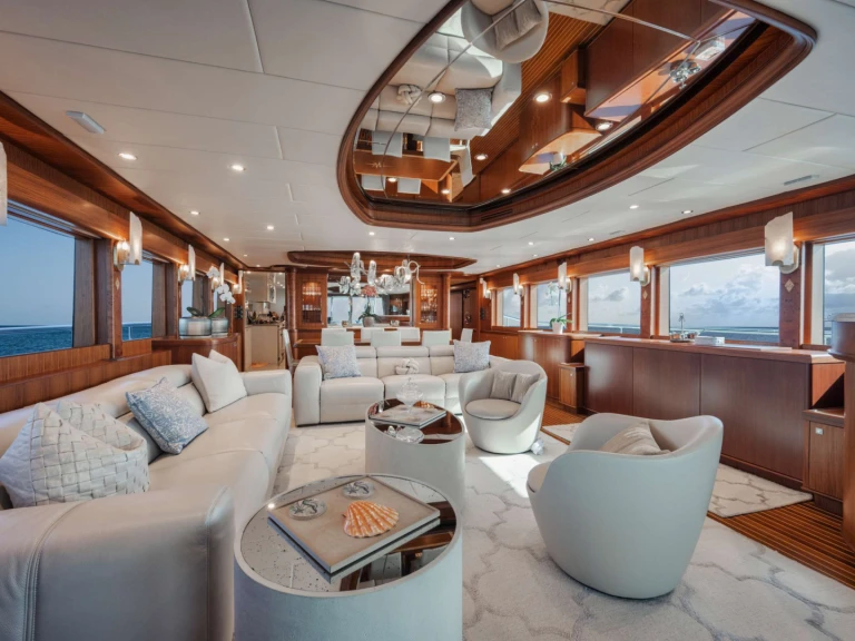 Yacht charter Bahamas cheap She's a Peach