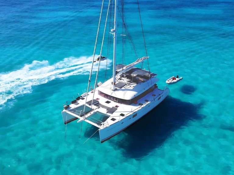 Luxury Yacht rental in Bahamas - Lagoon Amura