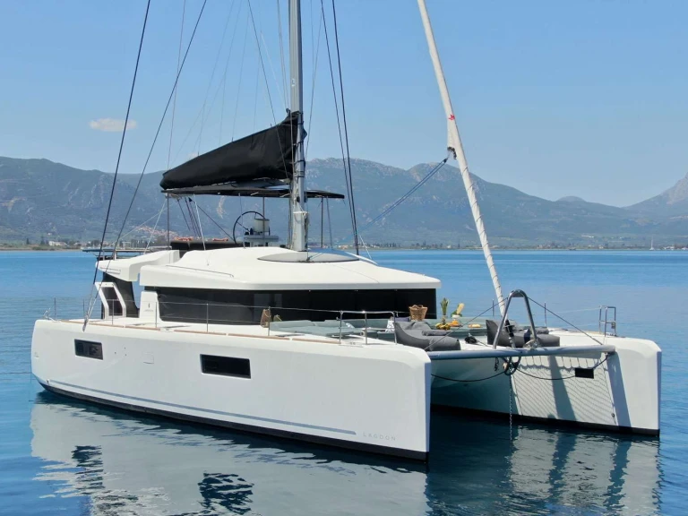 Luxury Yacht for rent Greece at the best price