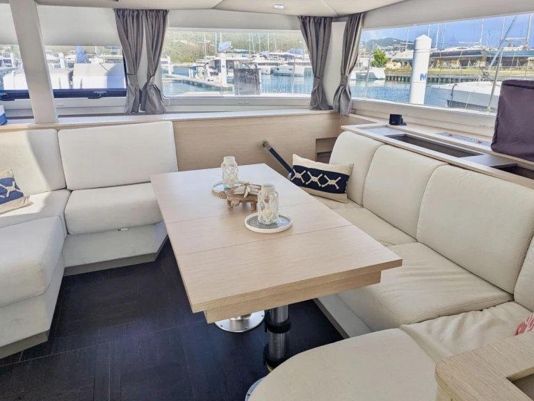 Luxury Yacht for rent Frenchman's Cay at the best price