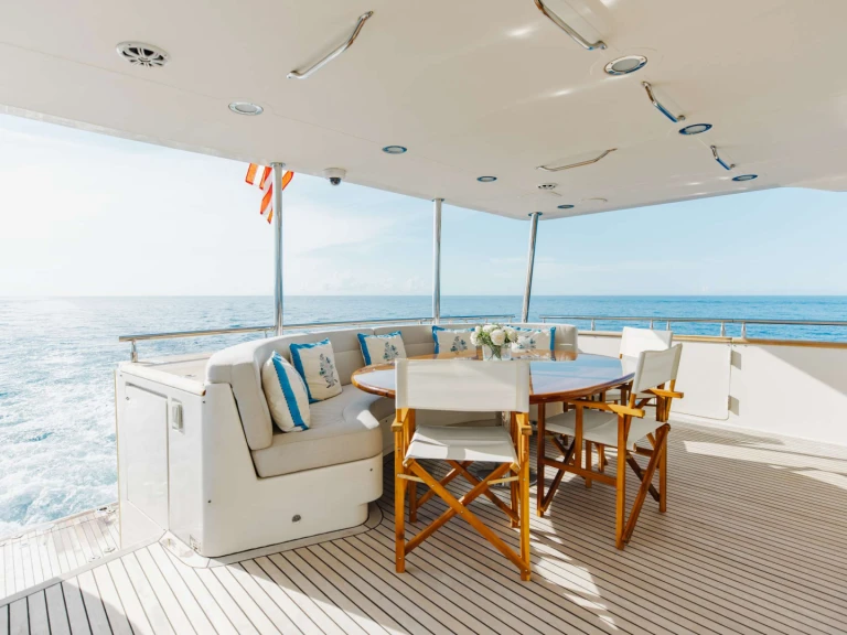 Bareboat Rental Luxury Yacht President with a boat licence