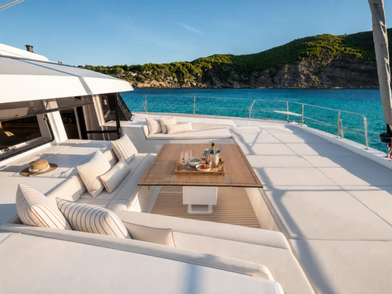 Bareboat Rental Luxury Yacht Bali with a boat licence