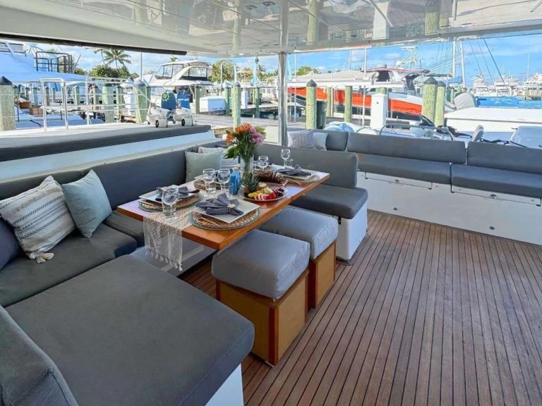 Luxury Yacht for rent Bahamas at the best price