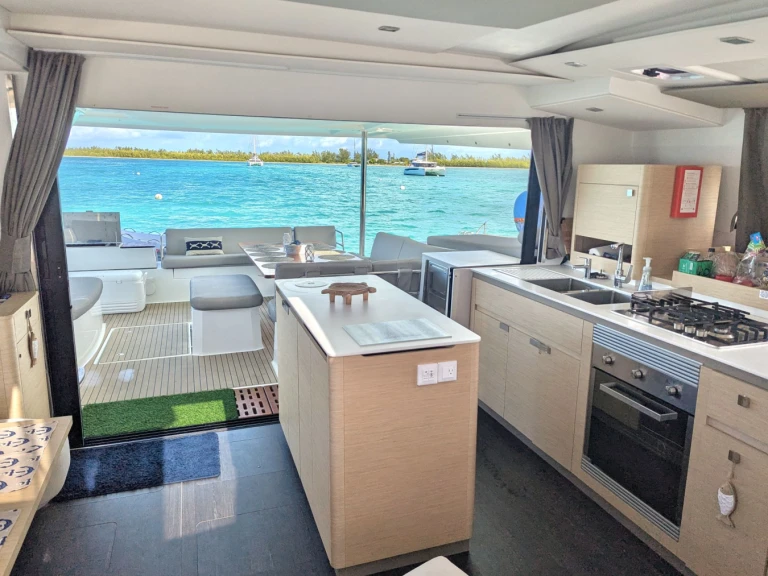 Luxury Yacht for rent Frenchman's Cay at the best price