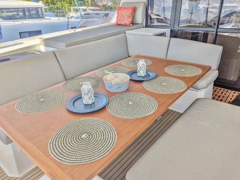 Fountaine Pajot BEACHCOMBER in Frenchman's Cay on SamBoat