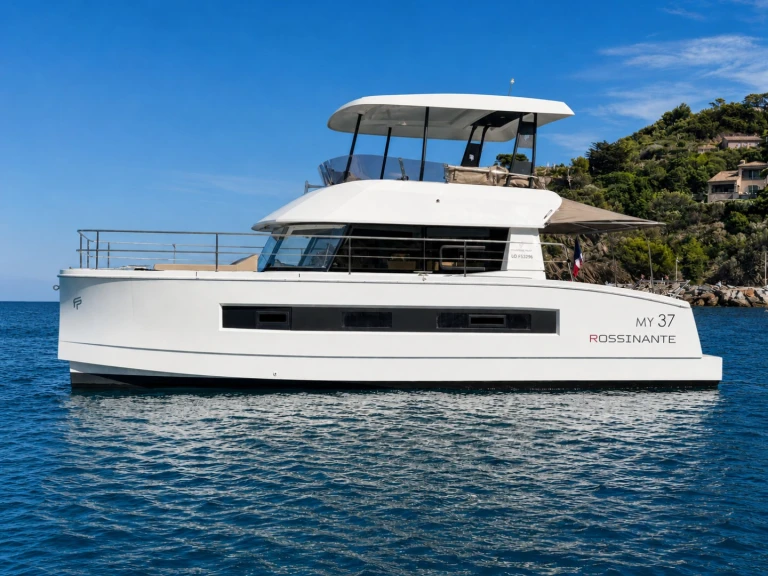 Bareboat Rental Motorboat Fountaine Pajot with a boat licence