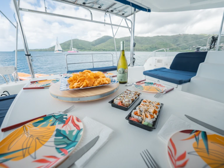 Yacht charter Calliaqua cheap Lagoon 42