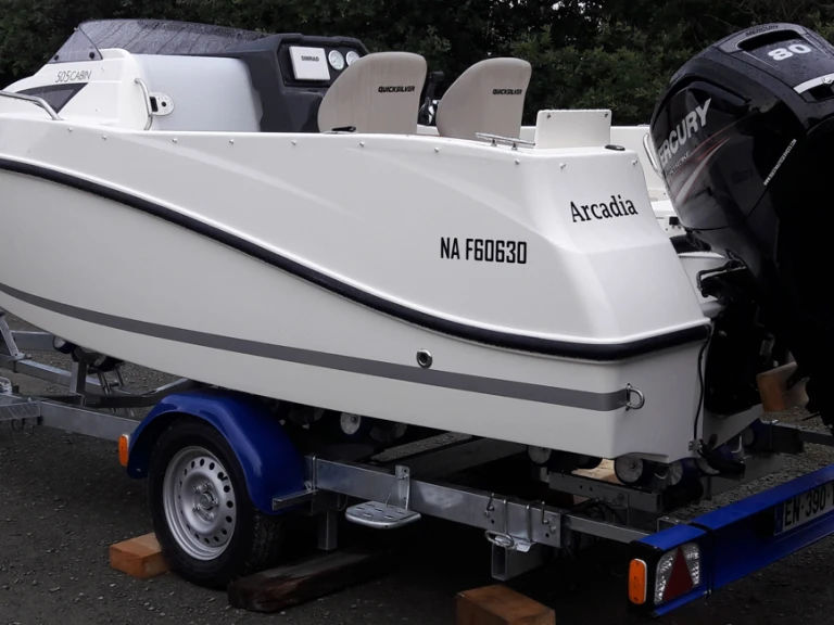 Bareboat Rental Motorboat Quicksilver with a boat licence