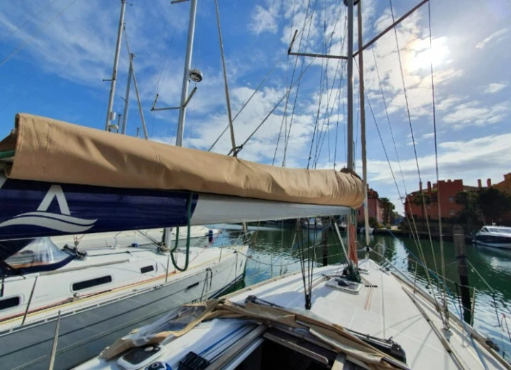 Boat rental Dufour Dufour 375 Grand Large in Puerto Sotogrande on Samboat
