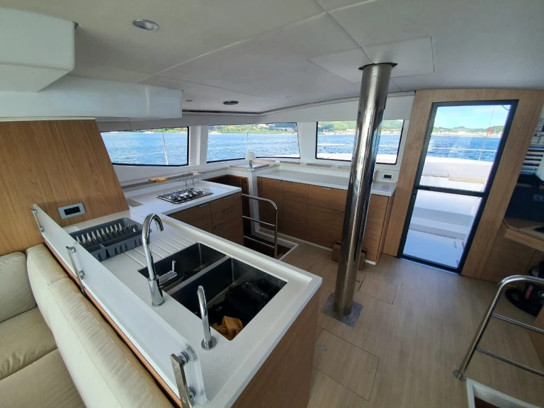 Bareboat Rental Catamaran BALI 4.6 5 CABINES NUM 5 with a boat licence