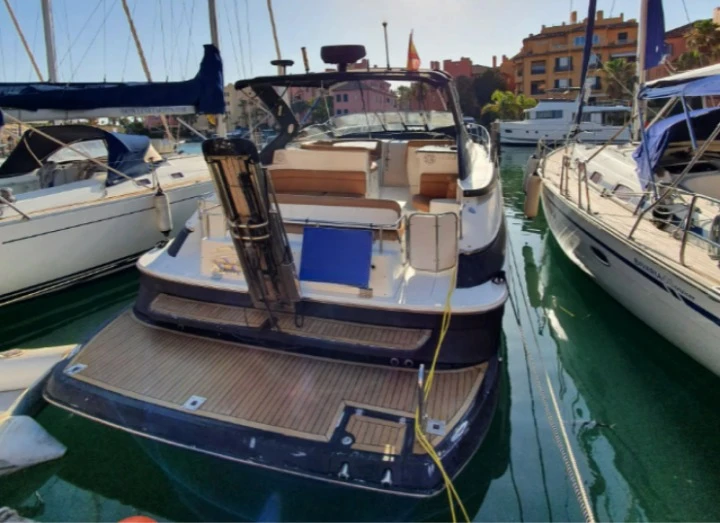 Boat rental Régal 4260 Commodore Tiple XXX in Puerto Sotogrande on Samboat