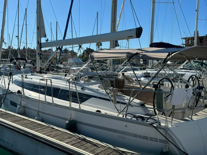 Bareboat Rental Sailboat Bavaria with a boat licence