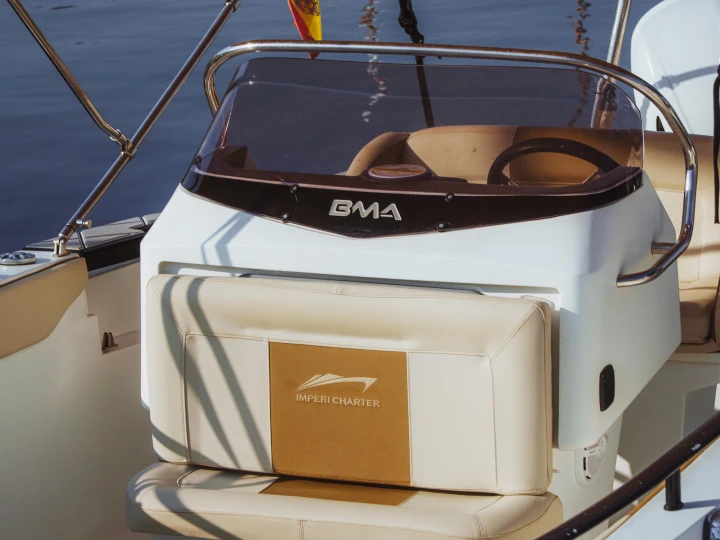 Motorboat rental with or without captain BMA Club Nautico S'Estanyol