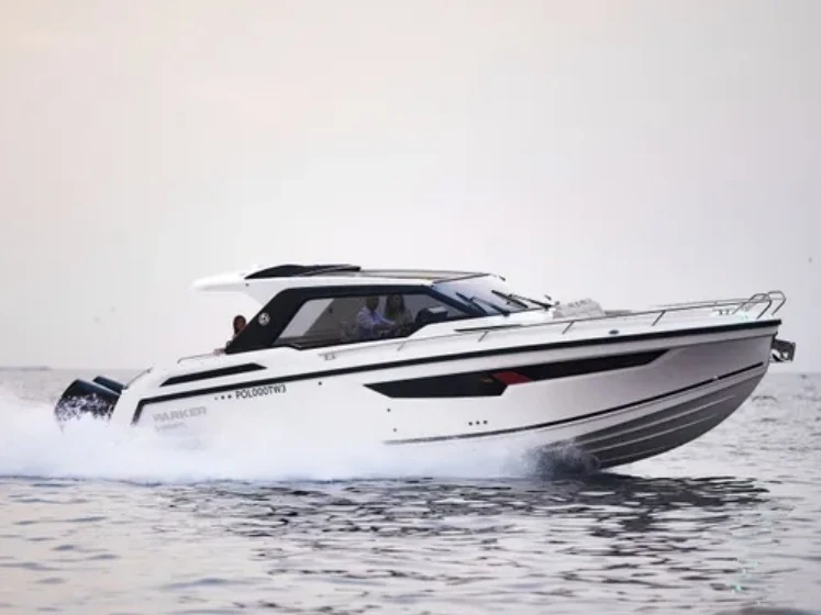 Bareboat Rental Motorboat Parker with a boat licence