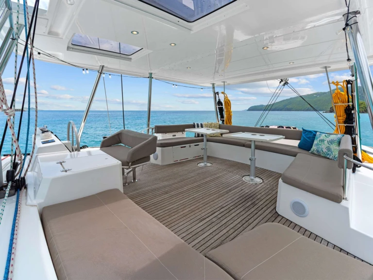 Bali CHILLIN' HUT in Frenchman's Cay on SamBoat