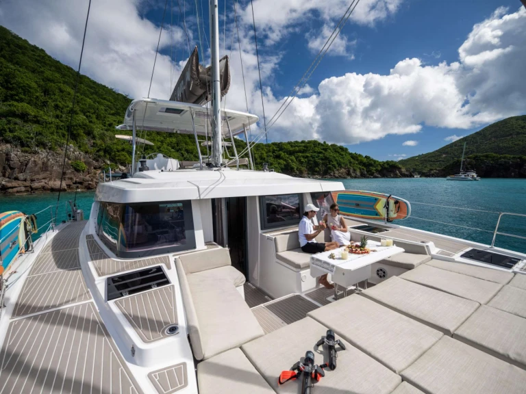 Boat rental Bali OCEANA in Frenchman's Cay on Samboat
