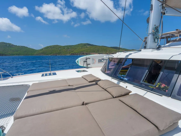 Boat rental Fountaine Pajot LUNA BLISS in Frenchman's Cay on Samboat