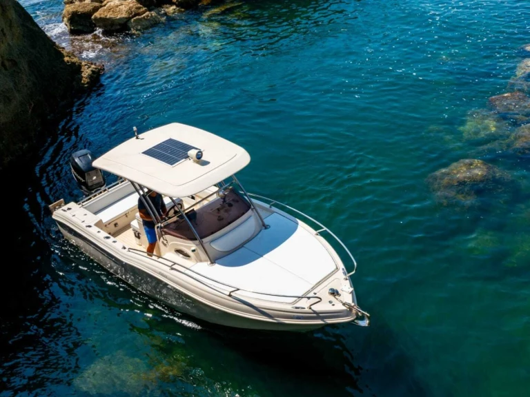 Bareboat Rental Motorboat Ranieri with a boat licence