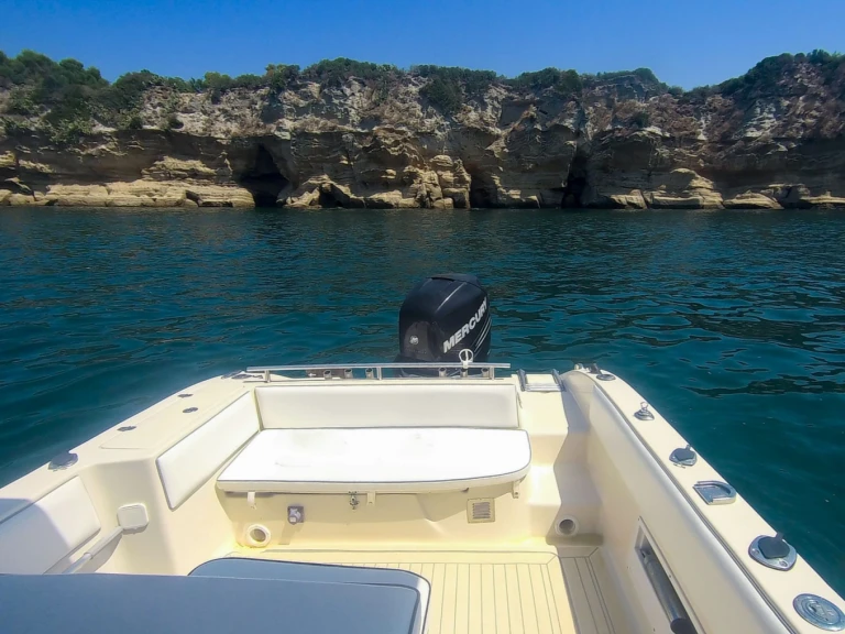 Ranieri Evo13 in Naples on SamBoat
