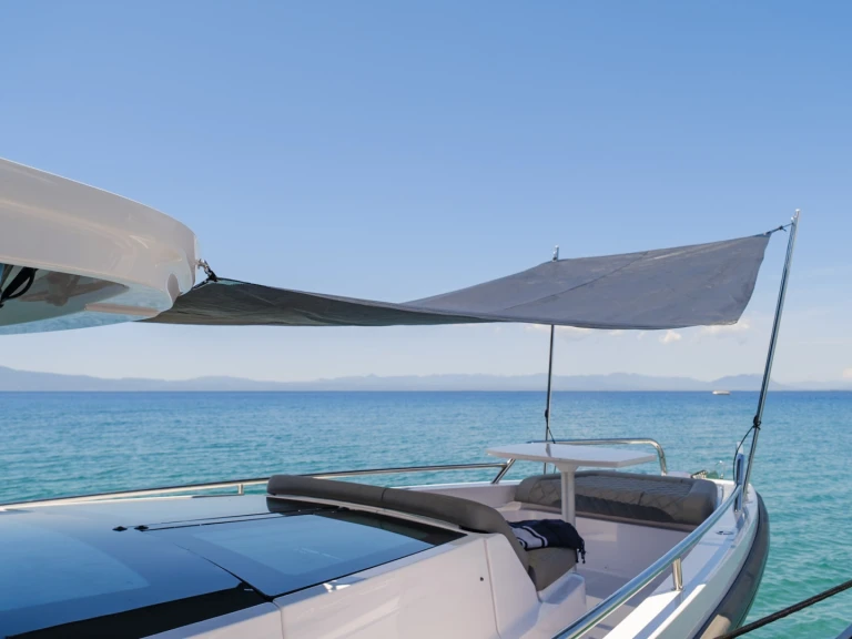 Axopar Axopar 37 XC Cross Cabin in Pylos on SamBoat