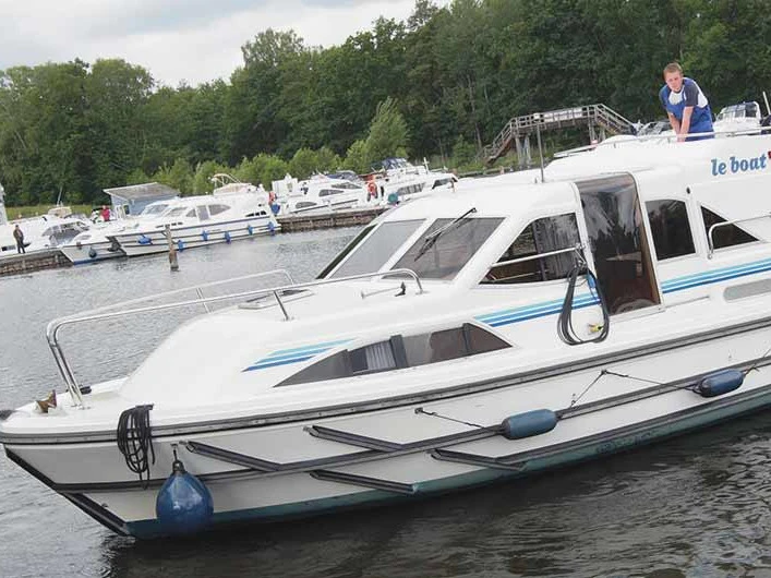 Le Boat Clipper charter bareboat or captained in  Branges