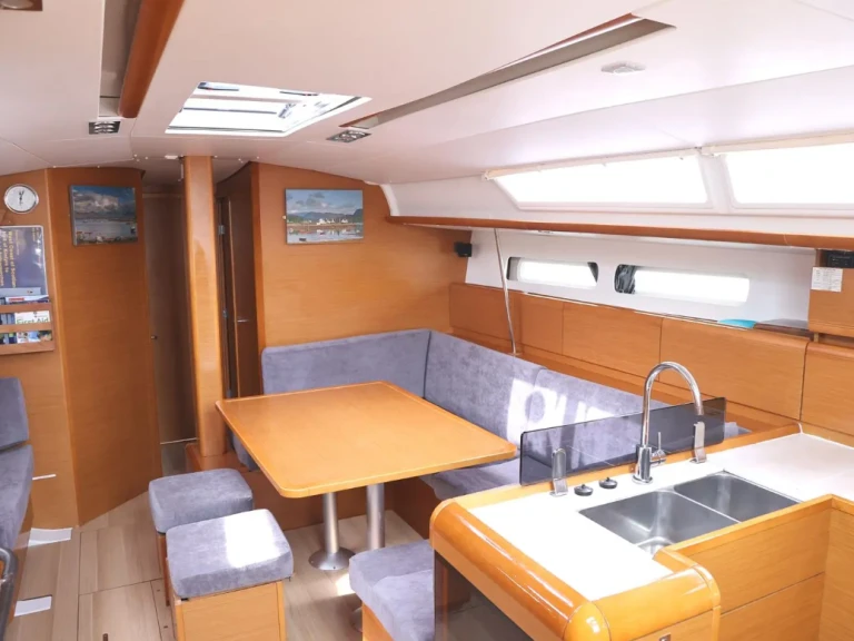 Yacht charter Oban cheap Sun Odyssey 439