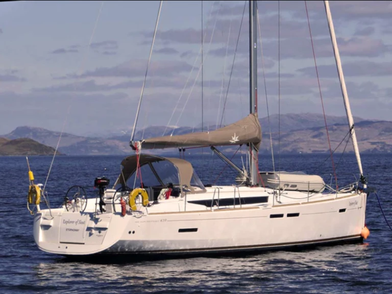 Boat rental Jeanneau Sun Odyssey 439 in Oban on Samboat