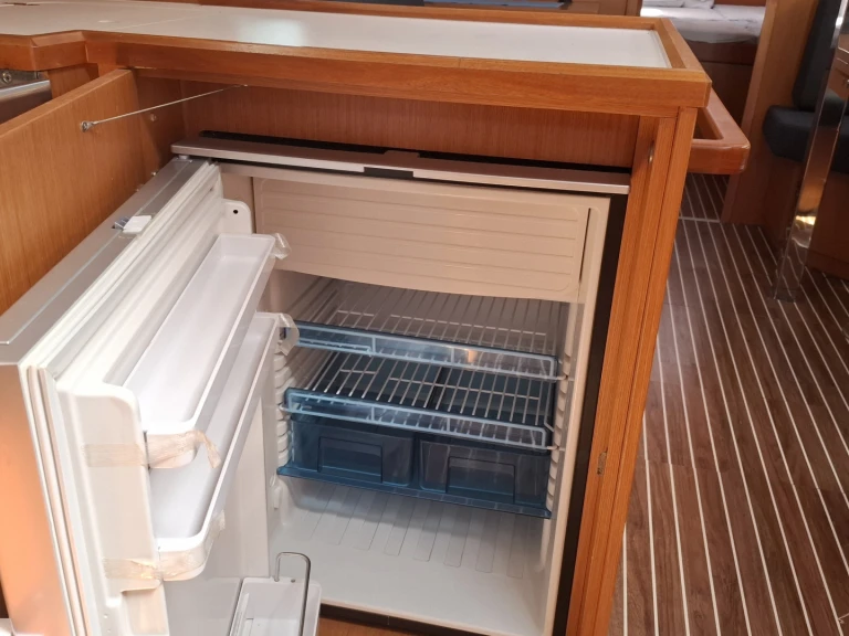 Rent a Bavaria Bavaria C42 Lefkáda
