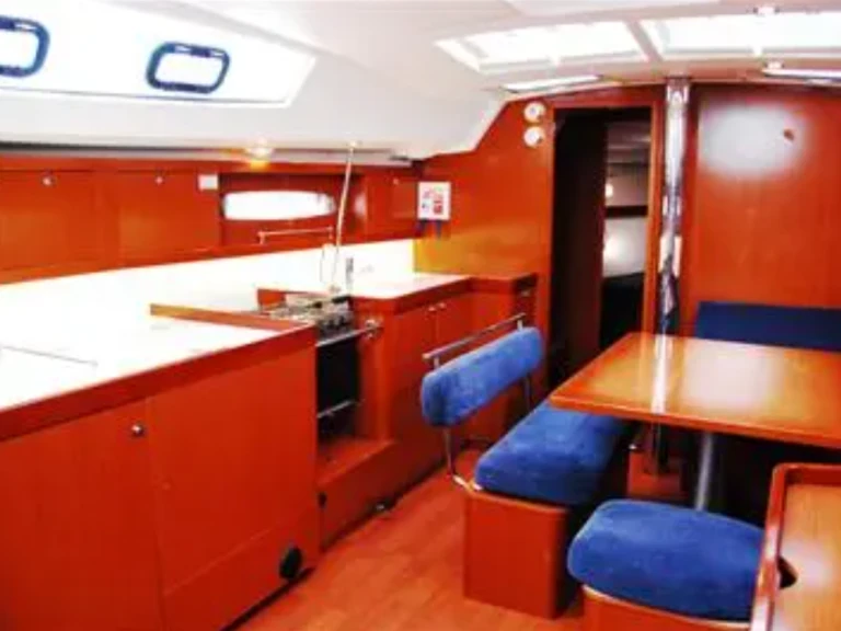 Sailboat rental with or without captain Bénéteau Oban