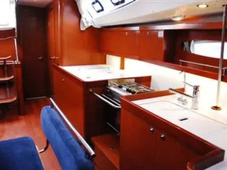 Boat rental Bénéteau Oceanis 46 Family in Oban on Samboat
