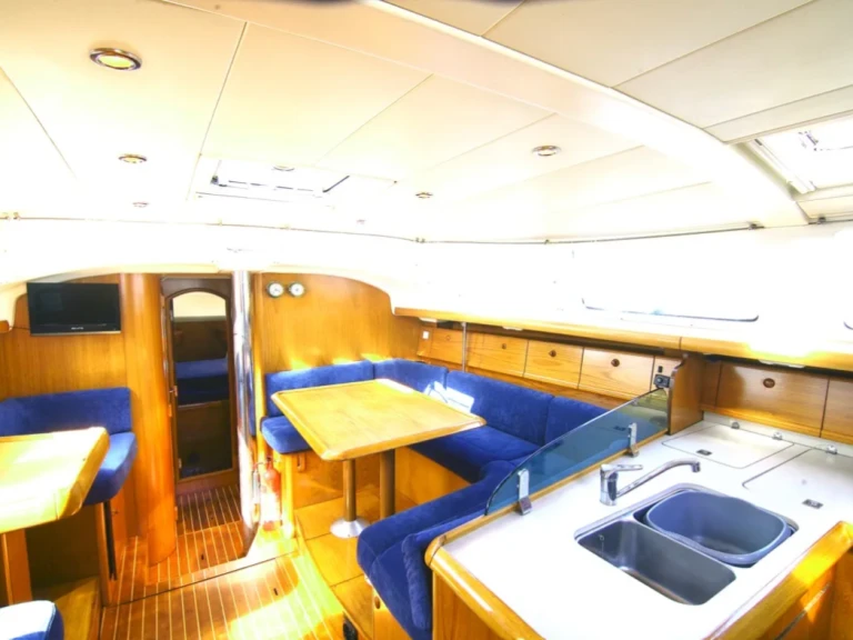 Boat rental Jeanneau Sun Odyssey 43 DS in Oban on Samboat