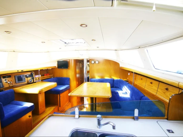 Sailboat rental with or without captain Jeanneau Oban