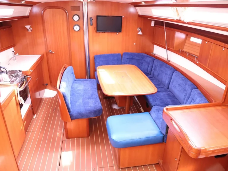 Yacht charter Oban cheap Dufour 425